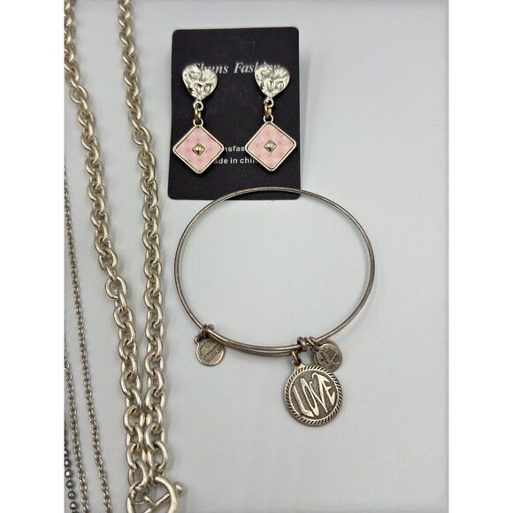 Silver Tone Heart LOVE Valentine’s Day Jewelry Lot Necklace Bracelet Earrings - Picture 3 of 6